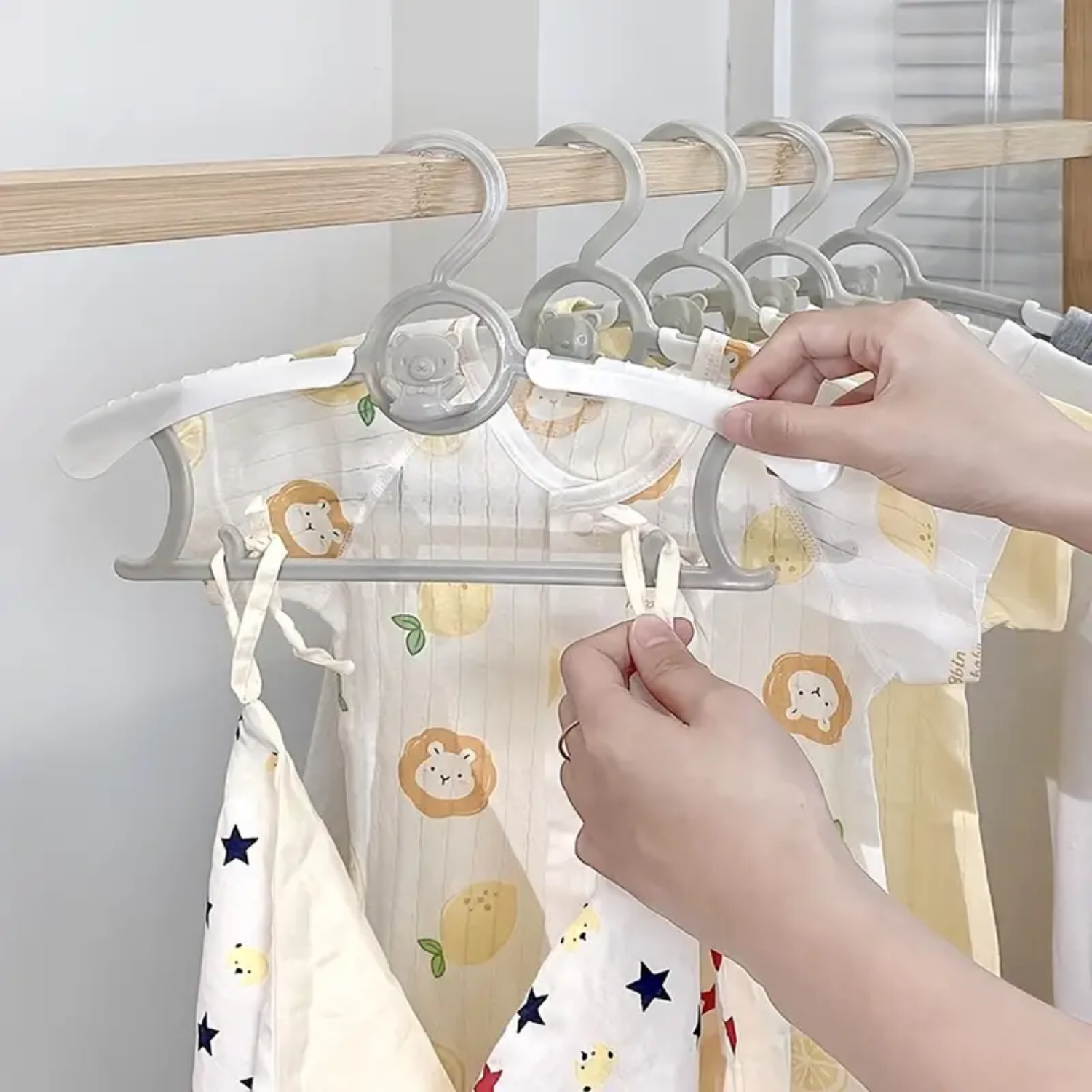 Baby Nursery Hangers - Adorable Non-Slip Set of 5 Slim