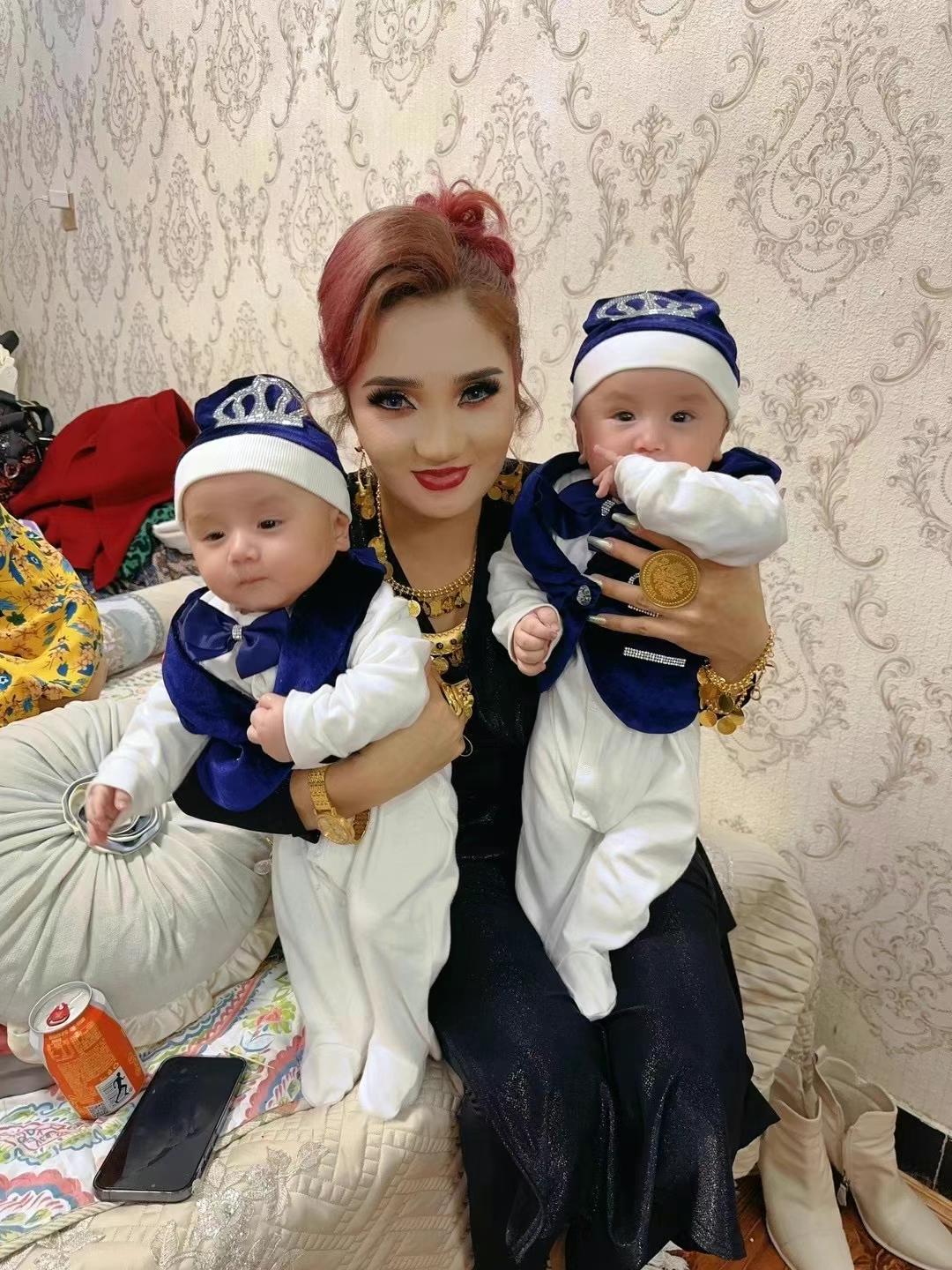 Dollbling Royal Blue Velvet Ba - Baby Nursery Outfits のレビューと価格