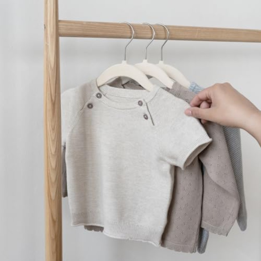 Velvet Baby Hangers NonSlip Ha - Baby Nursery Colors のレビューと価格