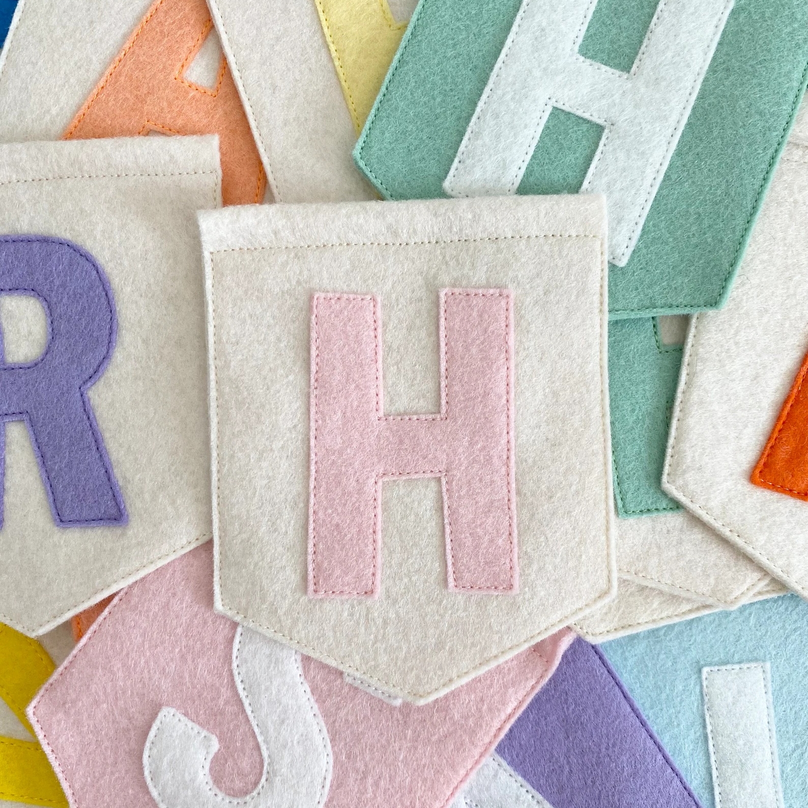 Personalized Felt Letter Banne - Baby Nursery Garland のレビューと価格