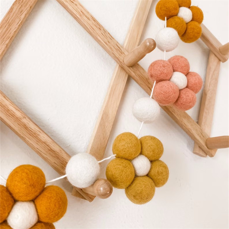 Handmade Felt Daisy Garland Bo - Baby Nursery Garland のレビューと価格