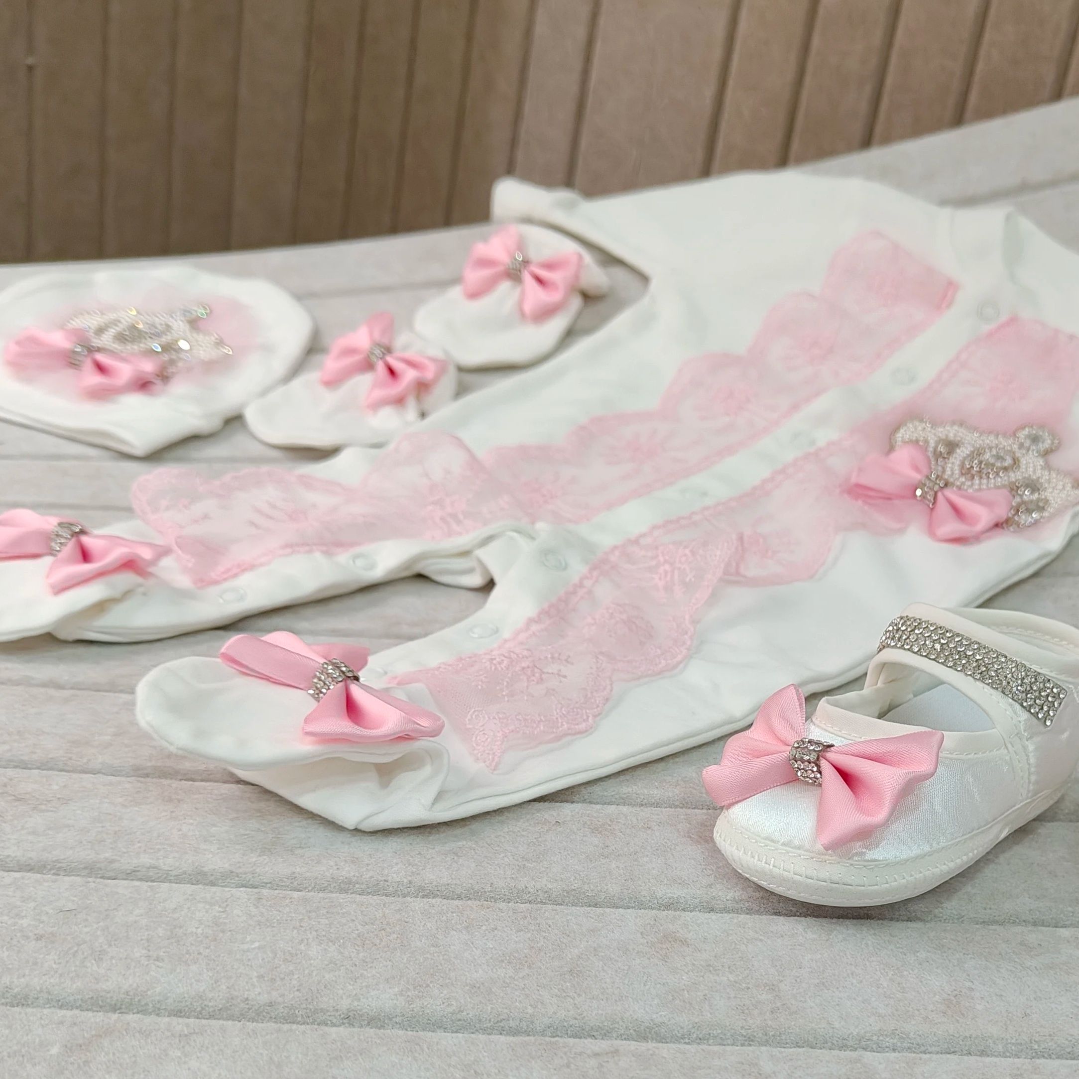 Welcome Home Baby Romper Mitte - Baby Nursery Outfits のレビューと価格