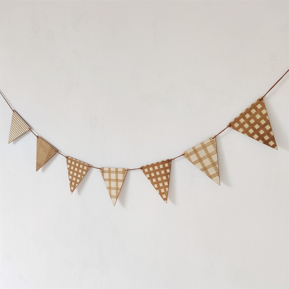 Nordic Wooden Triangle Flag Wa - Baby Nursery Garland のレビューと価格